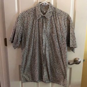 Men’s cotton button down casual shirt. Size M